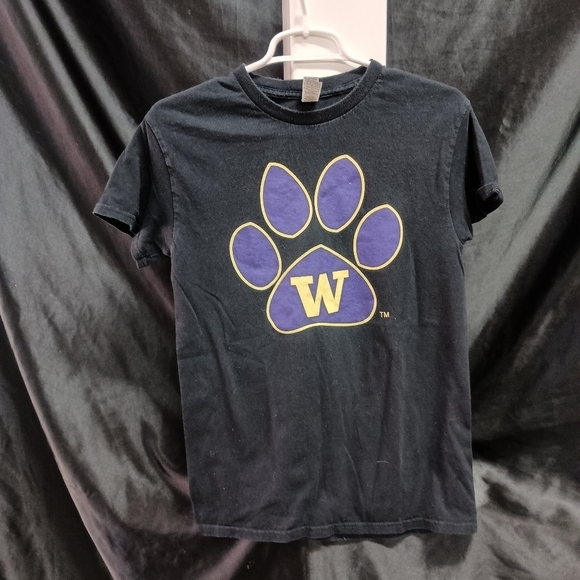 Gildan Tops - Washington Univsity Black T-Shirt with Purple and Gold Paw Print